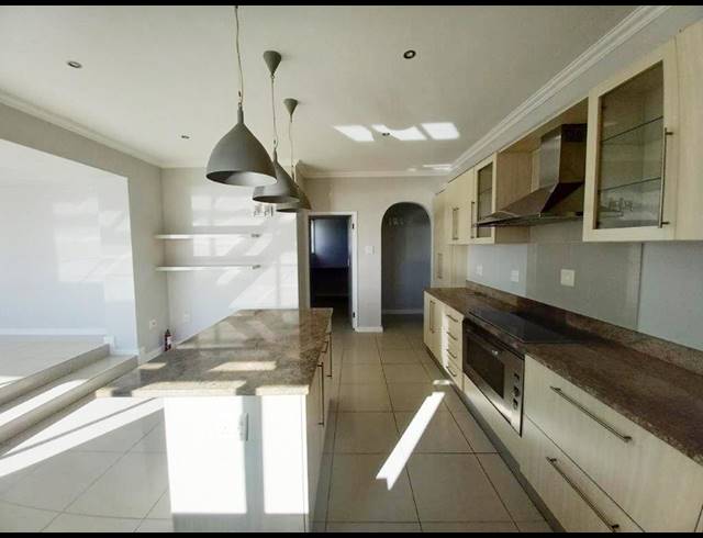 4 BEDROOM APARTMENT RENTED IN SUMMERSTRAND